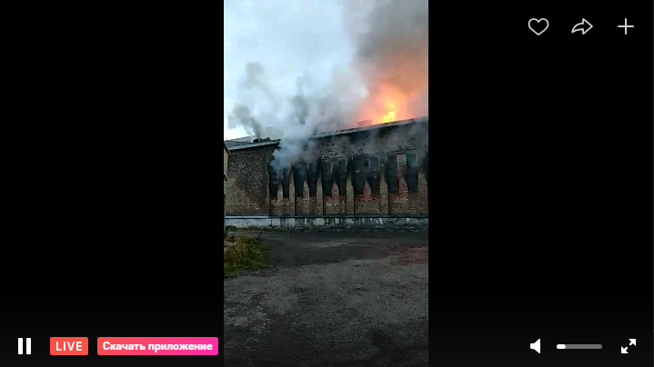 В одном из городов Коми горит школьный спортзал (видео)