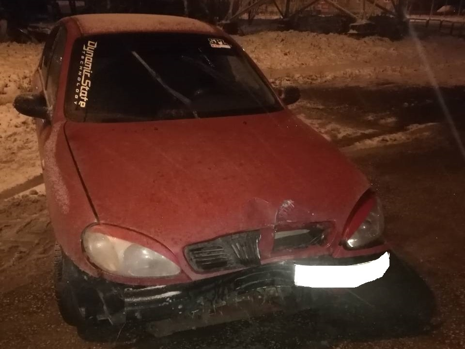 В Ухте 20-летний водитель припарковался в столб