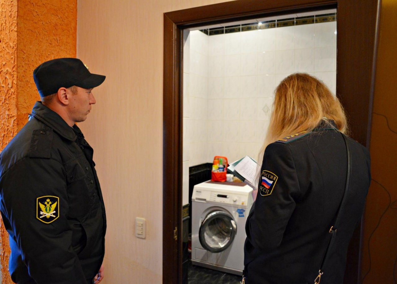 У жителя Ухты арестовали два телевизора и стиральную машину за долги по электроэнергии