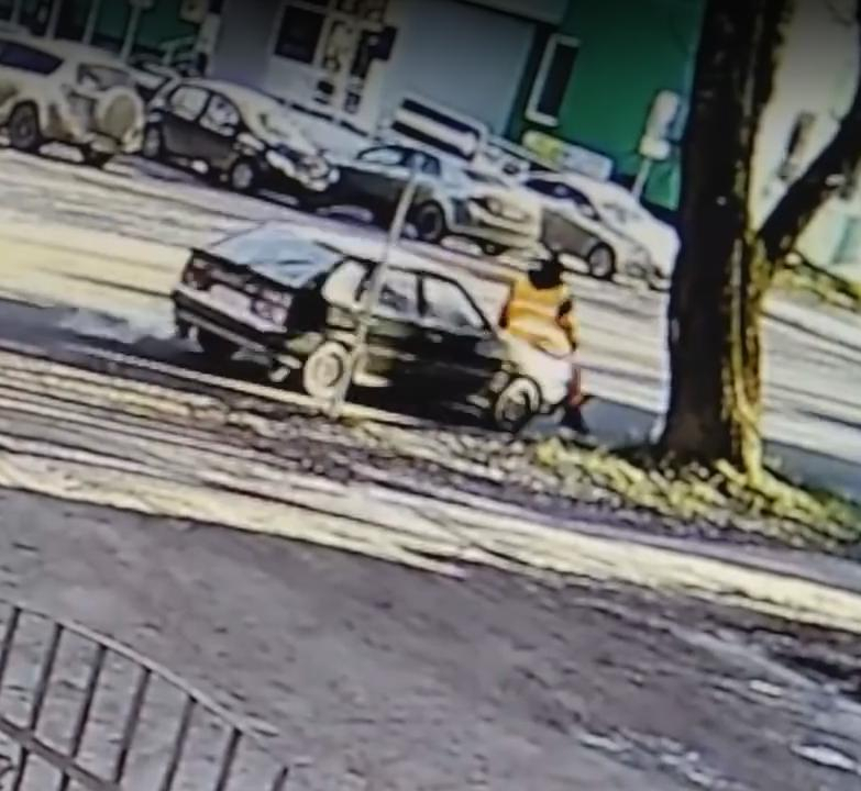 Появилось видео ДТП в Коми, после которого дорожник впал в кому