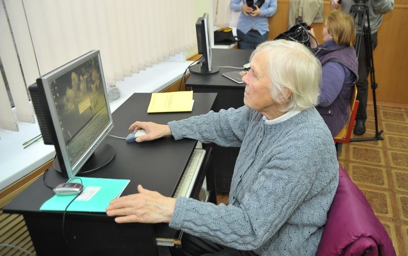 В России появятся специалисты по обучению пожилых людей информатике