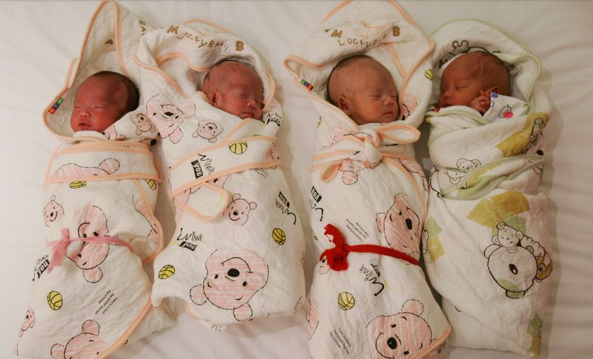 Новости Мира: бабушка 8 внуков случайно родила 4 детей