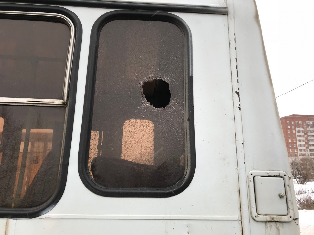 В Коми в окно автобуса влетел кусок металла: пострадал 4-летний ребенок