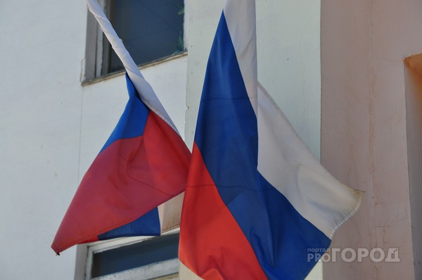 В Коми начинается суд над подростком за надругательство над флагом