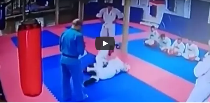 Новости России: тренер наказал ребенка за ошибку ударом ногой в голову