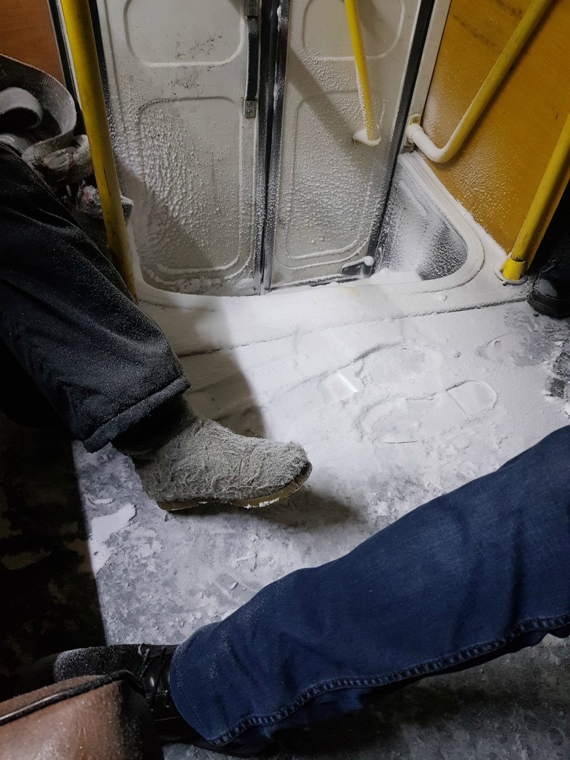 Из-за страшной метели на севере Коми в пути застряли автобусы с шахтерами
