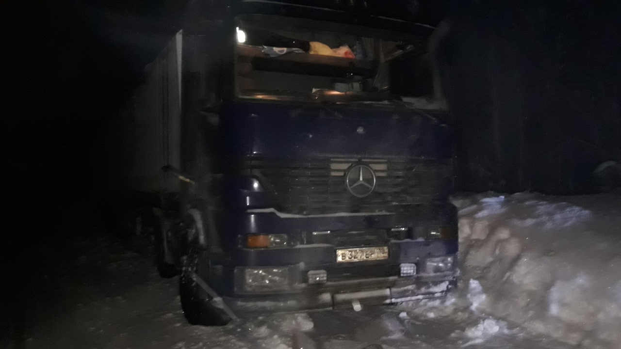 В Коми фура с водителем осталась в снежном плену на 4 дня