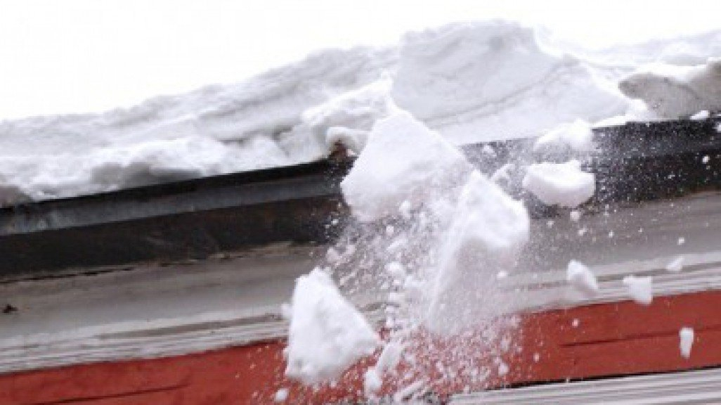 В Коми появилась горячая линия по неочищенным от снега крышам