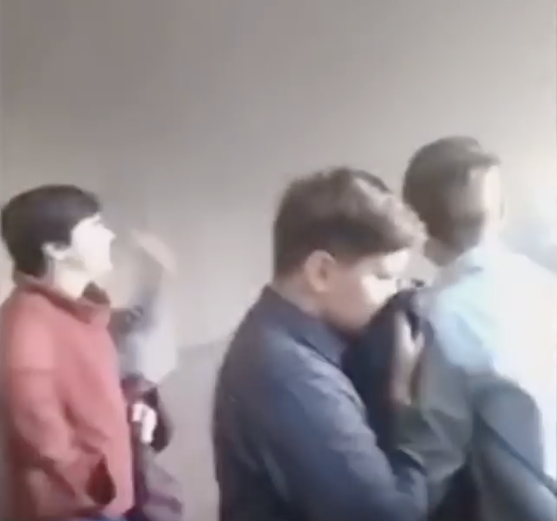Новости России: в школе при пожаре дети оказались в ловушке