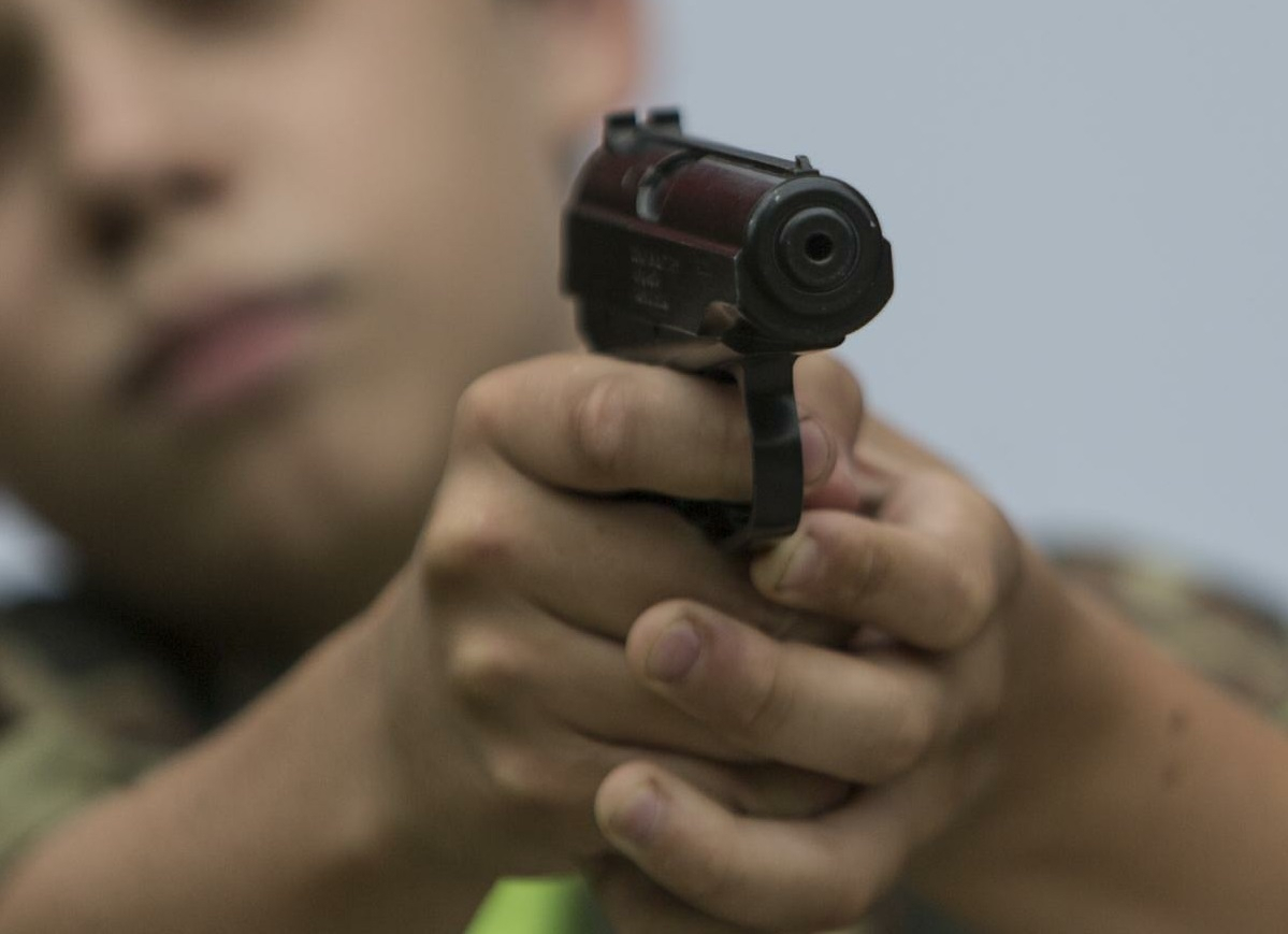 Новости России: Школьник стрелял по школе из огнестрельного ружья