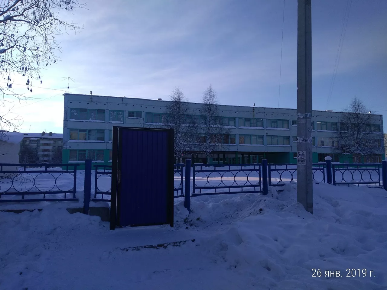 Фото к статье: Новые ворота в Сосногорской школе стали посмешищем в Интернете