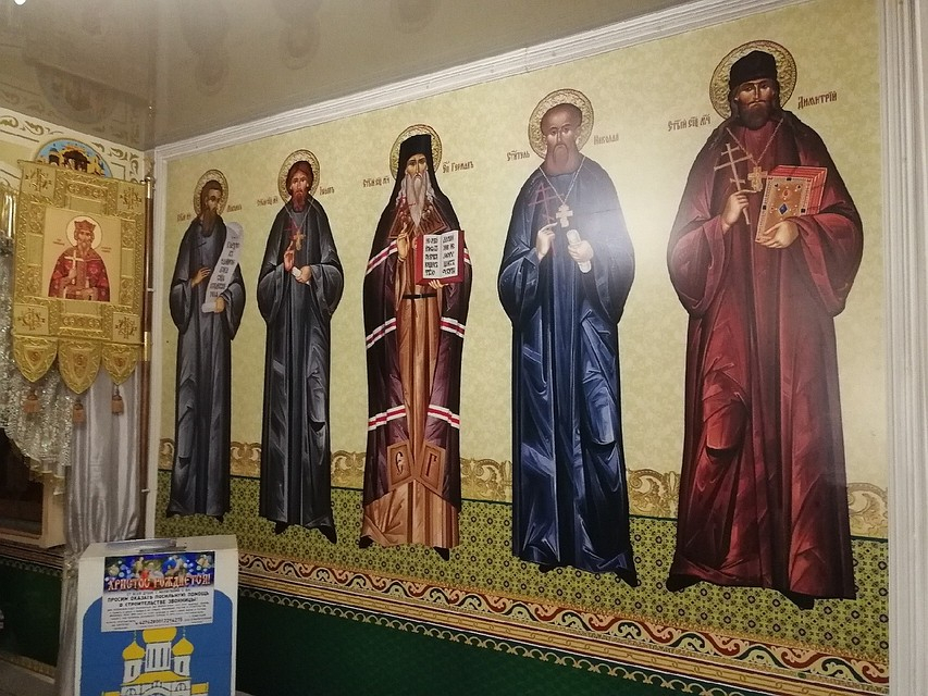 В храме в Коми замироточили иконы