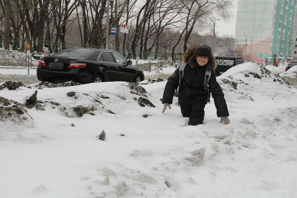 Ухтинка: "Дорожники заваливают тротуары снегом, пройти невозможно"
