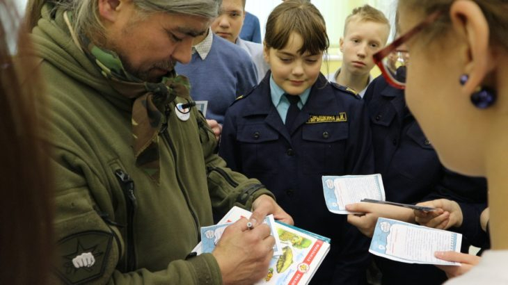 Каскадер Алик Гульханов встретился со школьниками из Сосногорска
