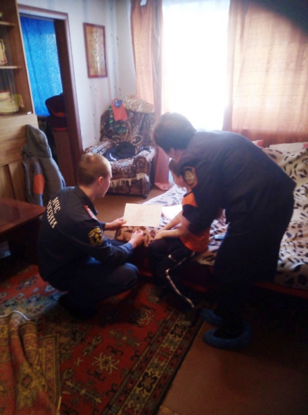 В Сосногорске Госпожнадзор установил в многодетной семье пожарный оповещатель