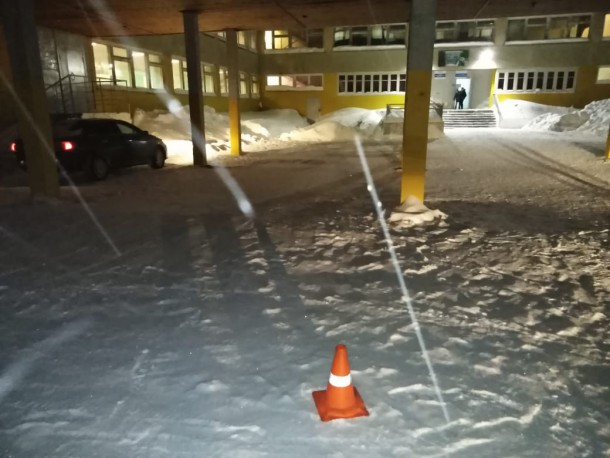 Во дворе ухтинской школы водитель "Тойоты" сбил девочку
