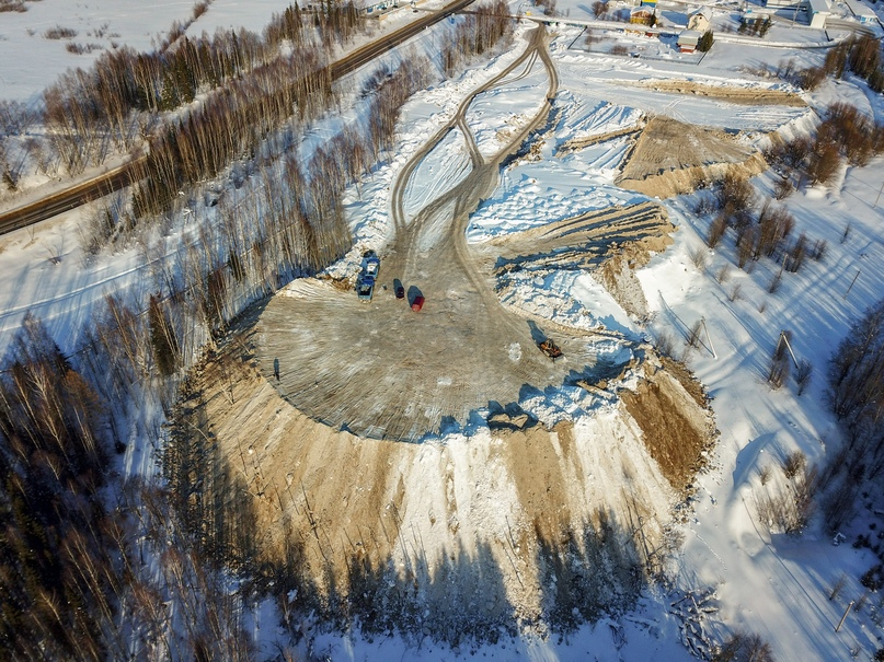 Появился фоторепортаж с ледника, куда вывозят снег из Ухты