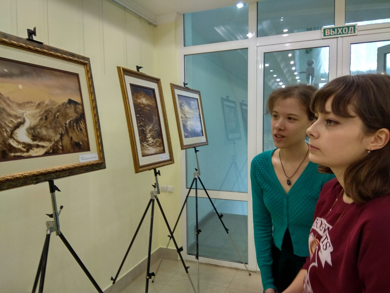 В Ухту привезли уникальные картины первого в мире музея нефтяного искусства
