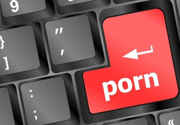17-летний житель Коми отправил друзьям детское порно