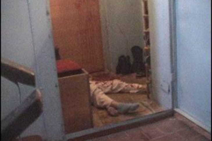 В Коми в дверном проеме квартиры нашли мертвого мужчину