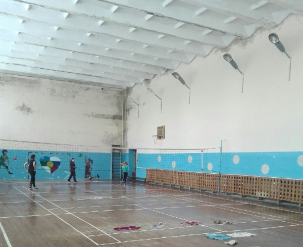 Потолок ухтинской спортивной школы трещит по швам