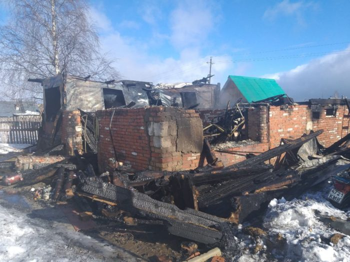 Семье с 10-ю детьми, чей дом сгорел в Сосногорске, нужна помощь