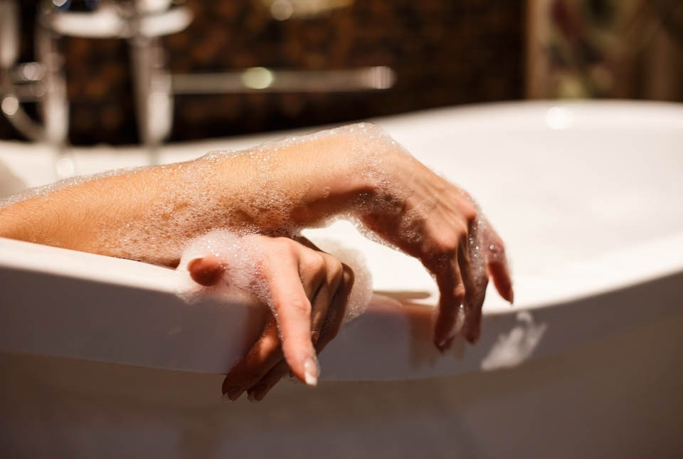 Медики назвали опасность горячей ванны