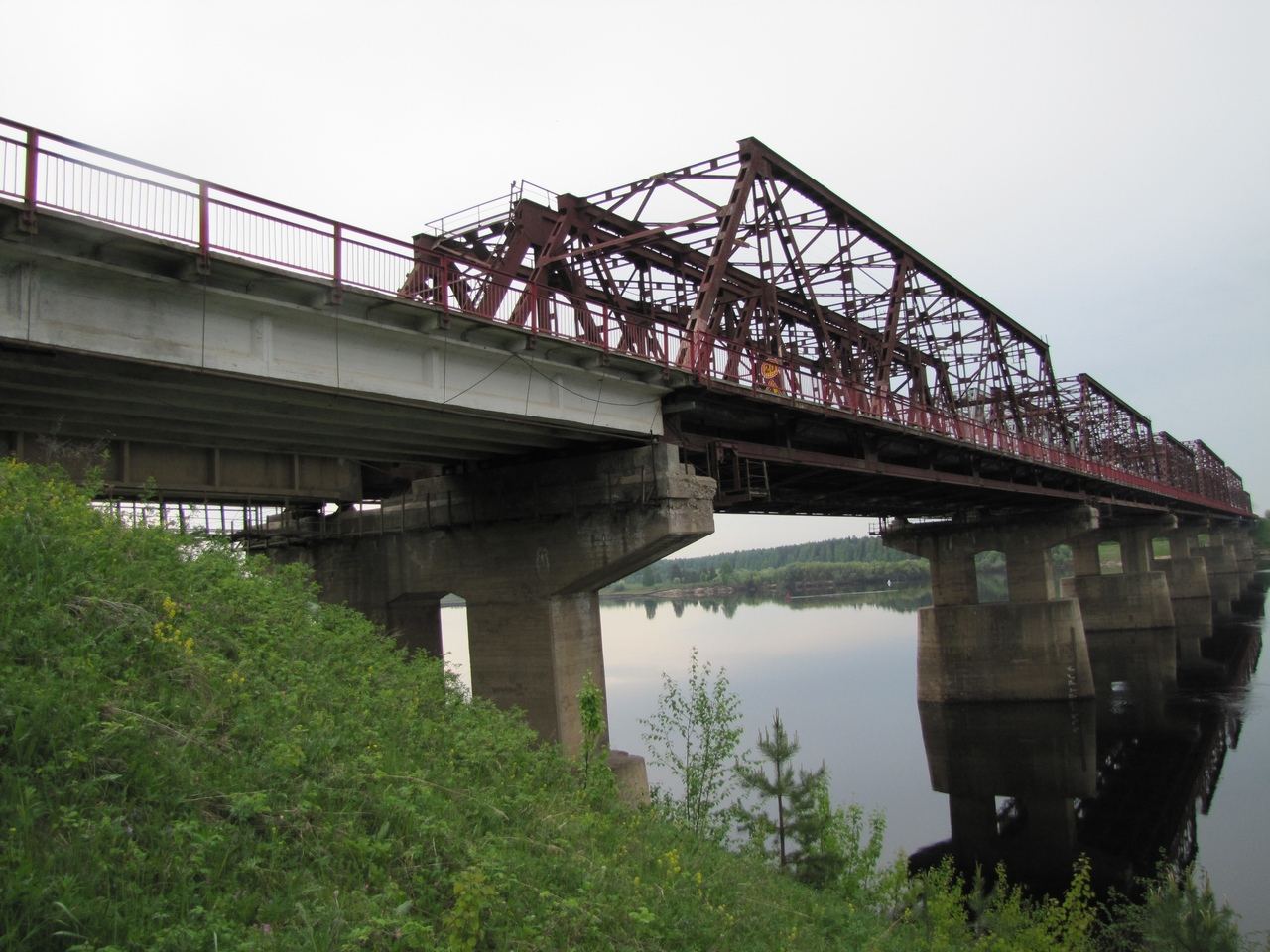 На трассе Сыктывкар - Ухта разрушилась опора моста через Вычегду