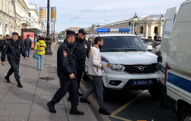 В Петербурге задержали жителя Коми за драку с чайными промоутерами