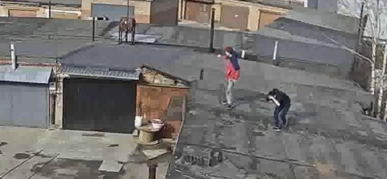 Появилось видео, как в Ухте мужчина выстрелил в голову подростка
