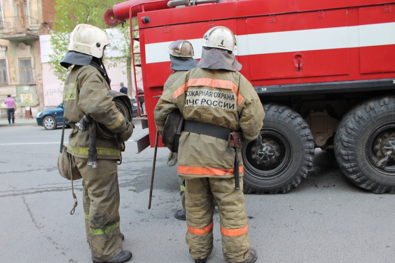 Очередной пожар на Яреге: на Шахтинской сгорела постройка