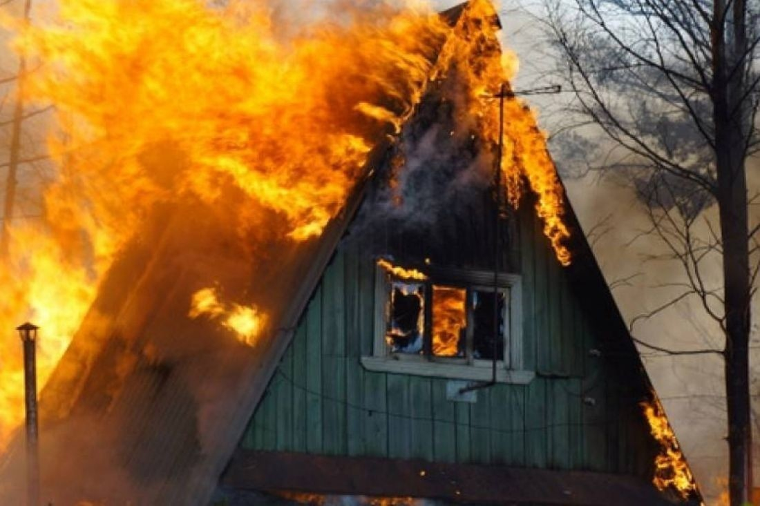 В дачном поселке под Ухтой сгорел дом из-за старой проводки