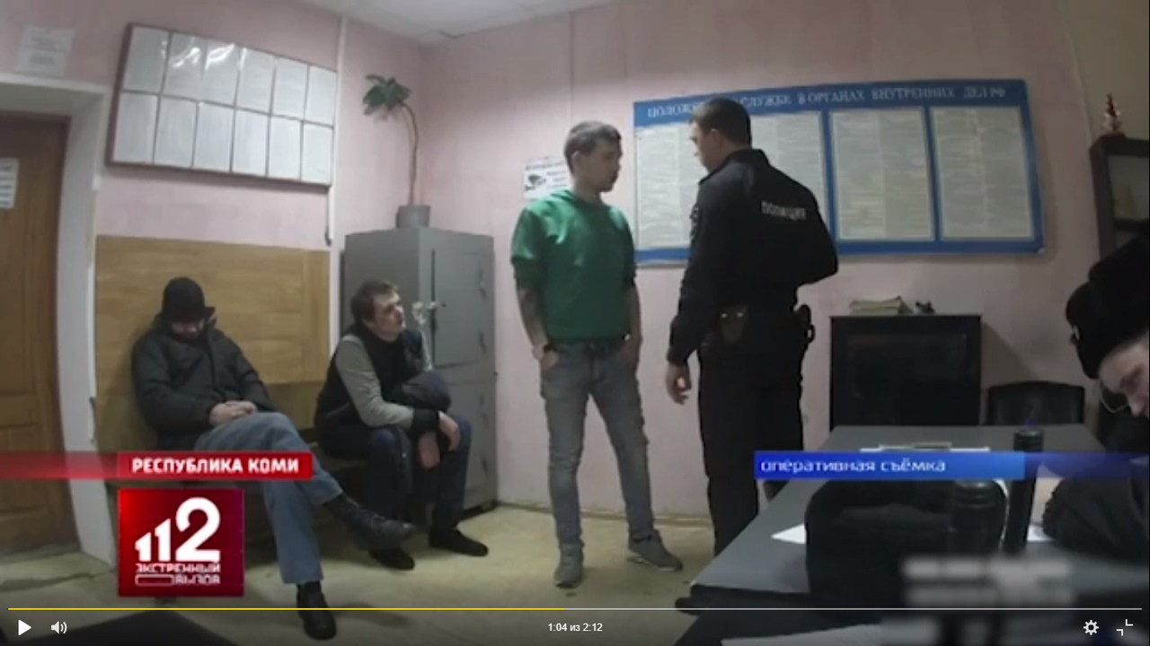 Появилось видео пьяного дебоша в полицейском участке Ухты