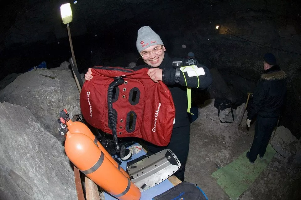 Фото к статье: В Крыму обнаружен буй пропавшего дайвера-спелеолога из Коми