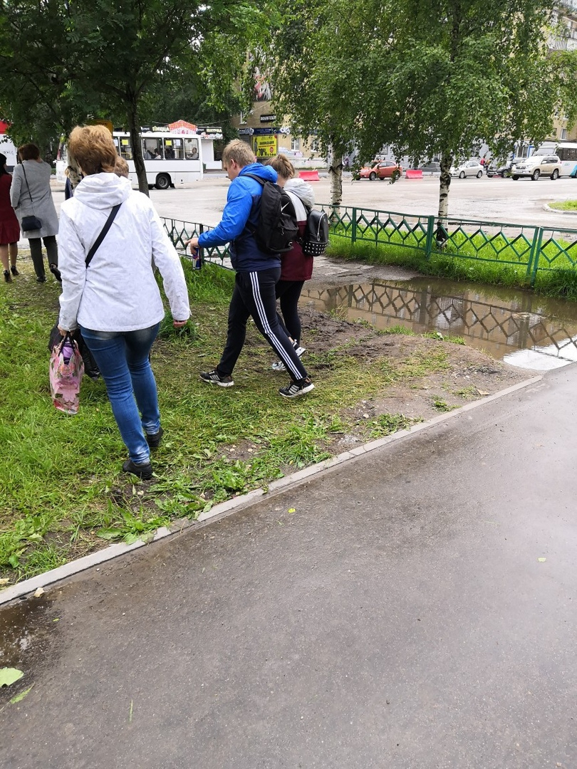 Ухтинец просит мэра проконтролировать ремонт тротуаров по Ленина