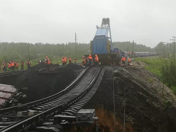 Фото к статье: Под Сосногорском убрали все вагоны поезда, сошедшего с рельсов 22 июля