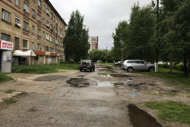 Автовладельцам Ухты запретят парковаться во дворе по Космонавтов