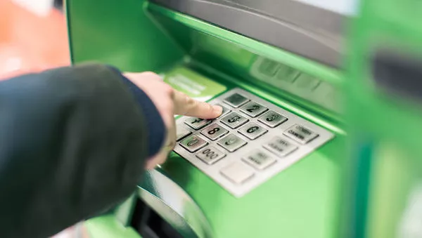 Фото к статье: Супруги из Сосногорска хотели продать машину, и у них украли 64 000 рублей