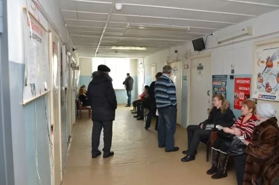 Фото к статье: Ухтинские пенсионеры не могут попасть в поликлинику на автобусе