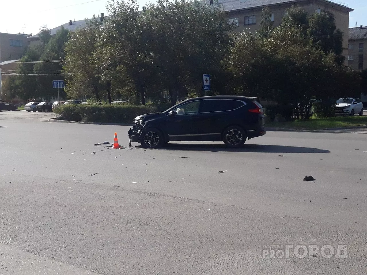 Фото к статье: Появились фото аварии на перекрестке Оплеснина -Космонавтов в Ухте