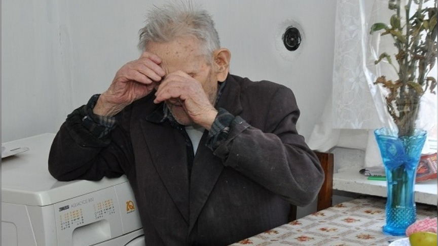 В Коми сын отобрал у престарелого отца пенсию, оставив ему на жизнь 12 рублей
