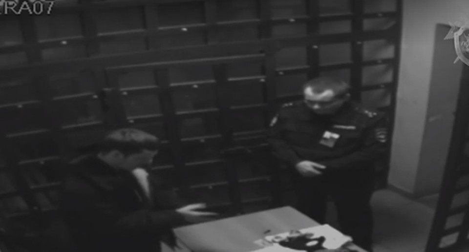 Появилось видео, как житель Коми хотел выстрелить в полицейского