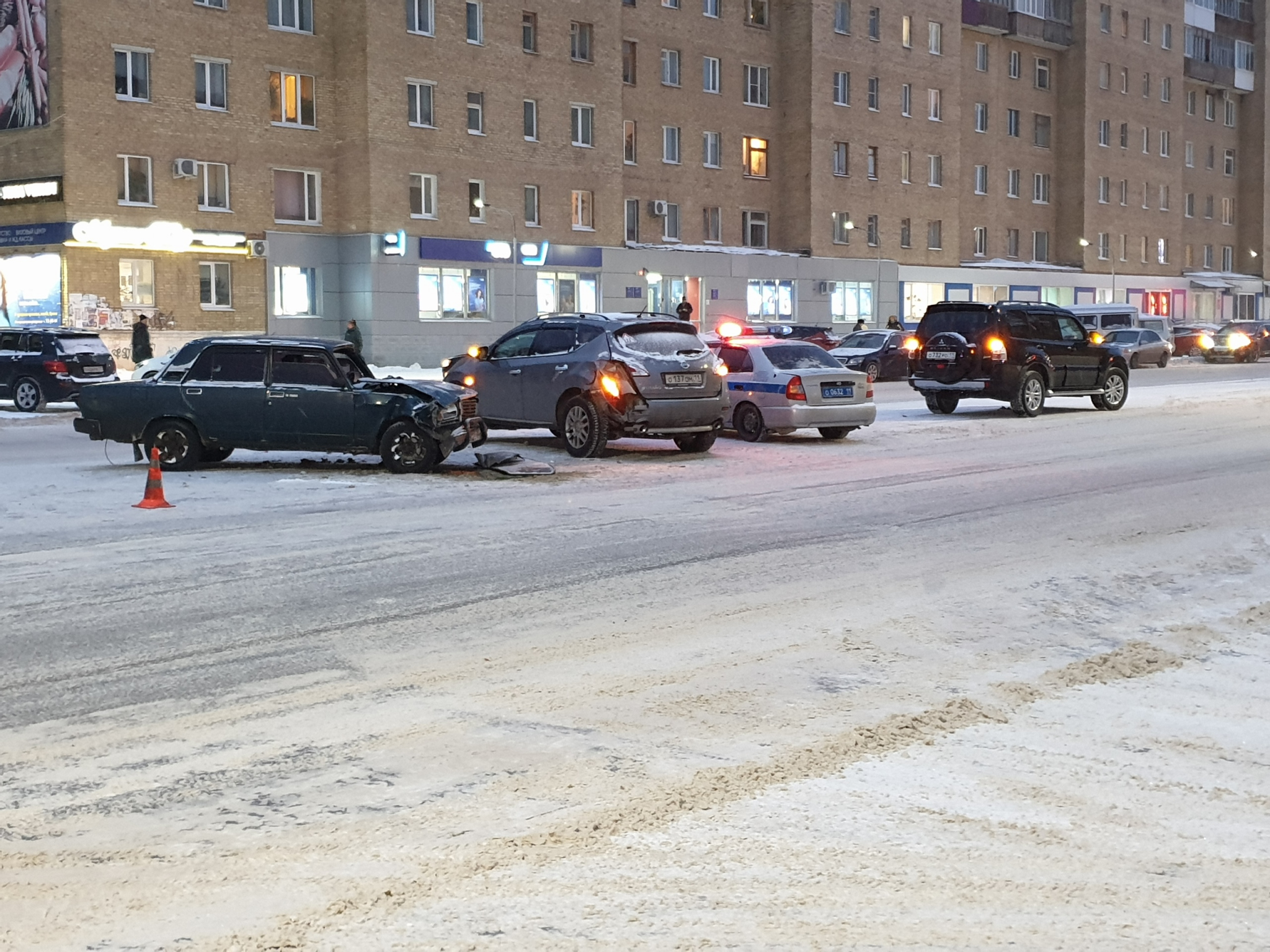 В Ухте на проспекте Ленина произошло ДТП с участием двух авто