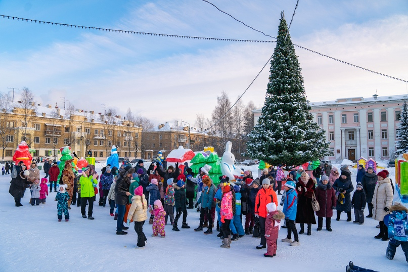 20 ярких фотографий с открытия новогодних елок в Ухте