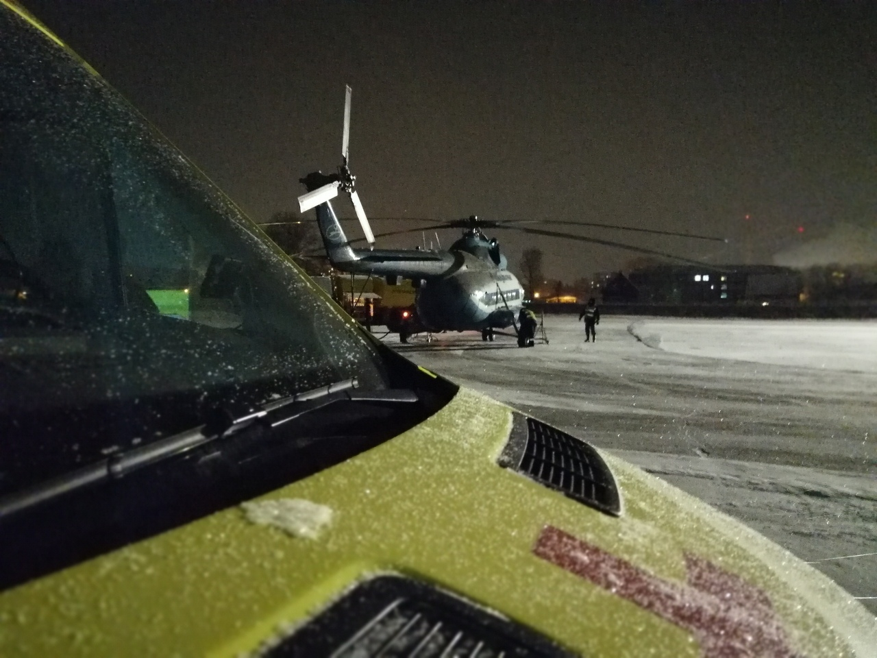Вертолет с раненой ухтинкой вылетел в Сыктывкар