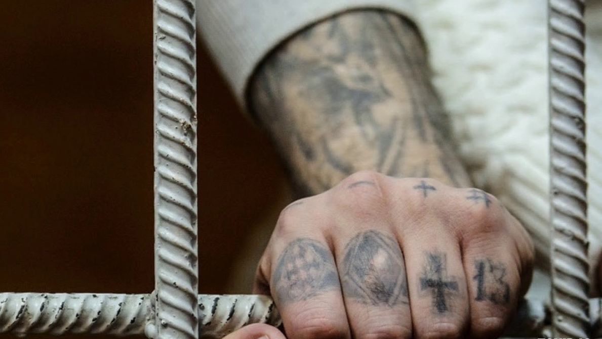 В колонии Ухты осужденных оштрафовали за демонстрацию татуировок