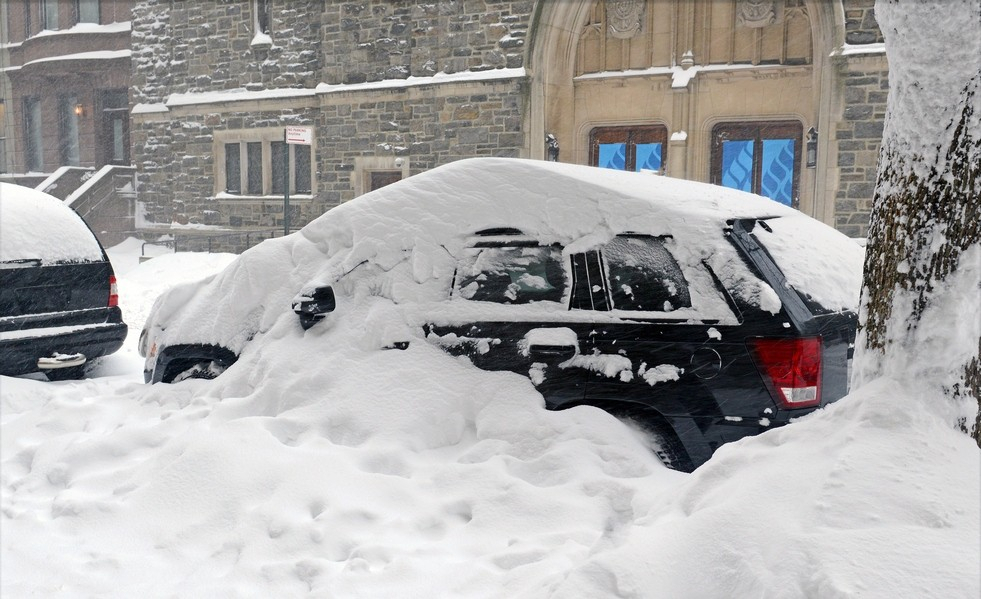 ГИБДД Ухты: убирать снег с улиц мешают припаркованные автомобили