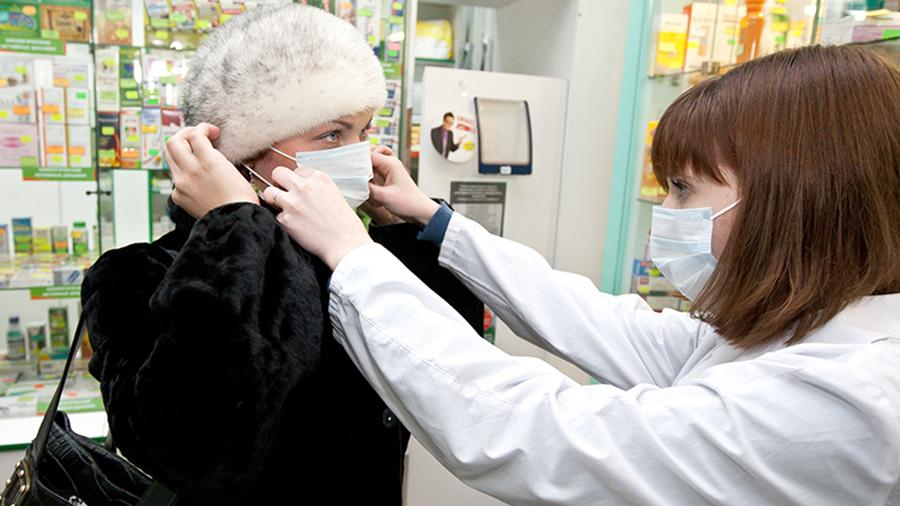 Россияне начали массово скупать медицинские маски из-за коронавируса