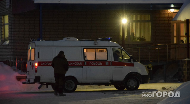 В Коми ночью врачи скорой нашли мужчину в сугробе