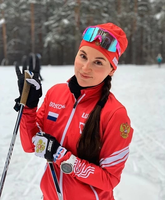 Юлия Белорукова впервые встала на лыжи после рождения ребенка